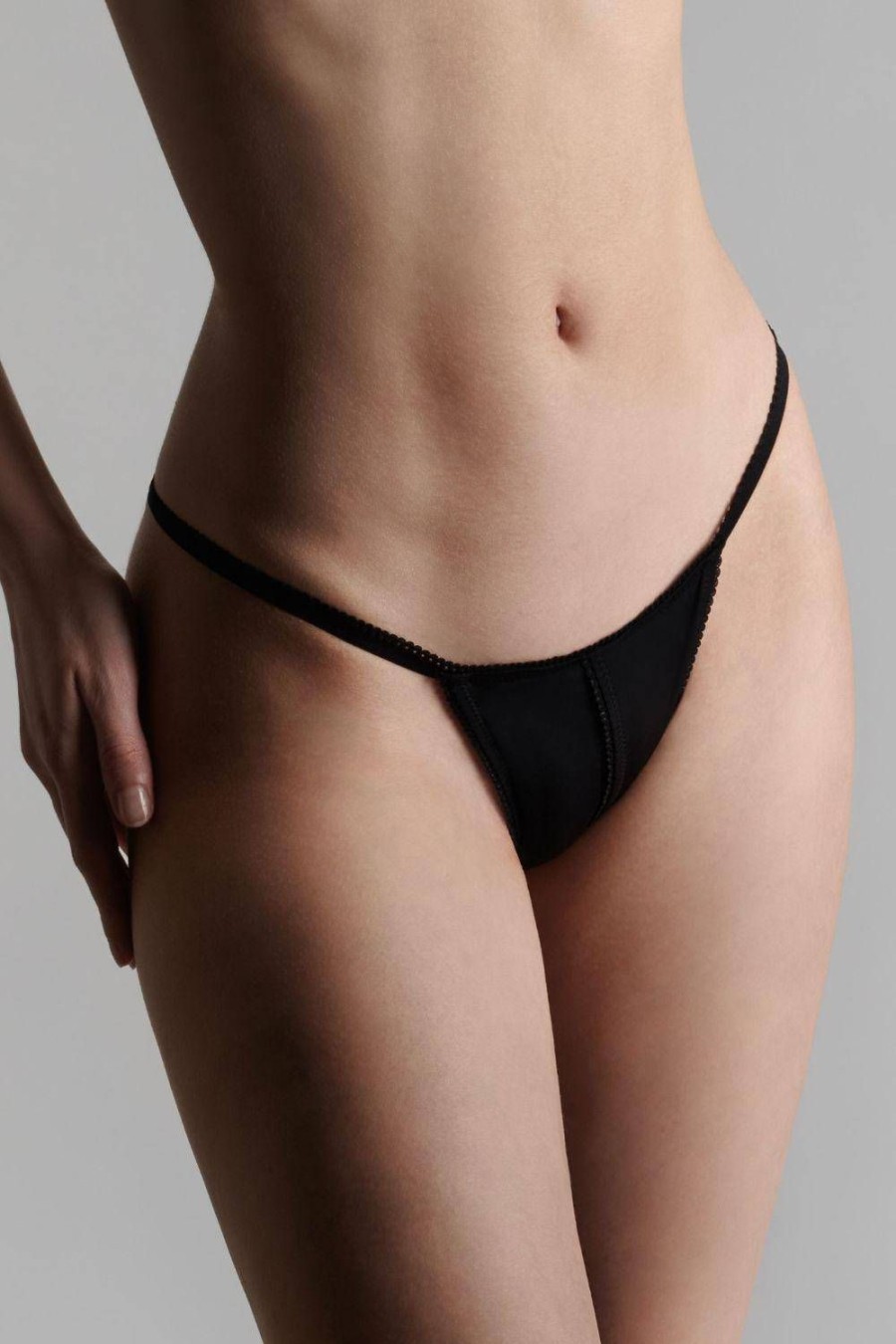 Knickers Maison Close | Le Petit Secret Openable Thong Black